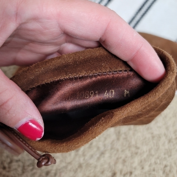 STUART WEITZMAN BROWN SUEDE HEELED BOOTIES, SZ 9.5 / 40 EUR - Picture 8 of 16